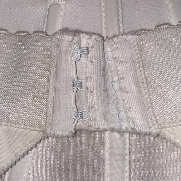90s Vintage Adonna White Strapless Corset - Picture 5 of 6